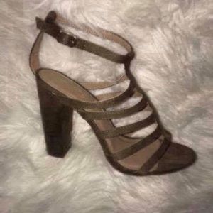 Adorable heel sandal